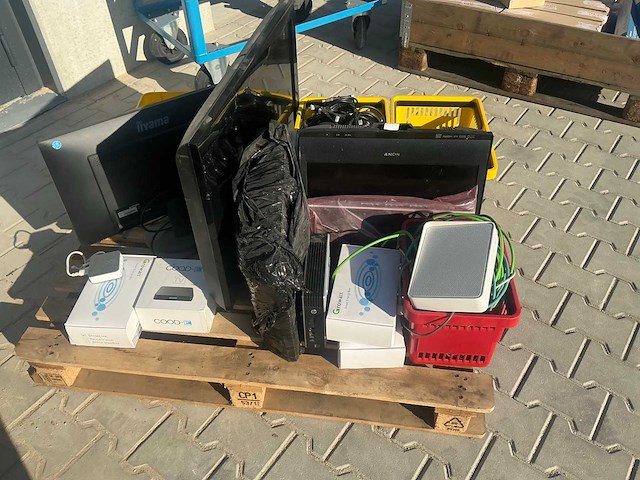 Monitor (3x) - afbeelding 1 van  8