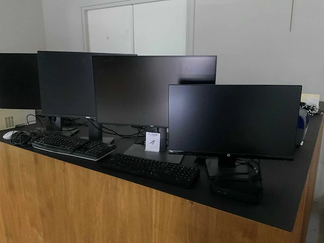 Monitor (4x) - afbeelding 1 van  1