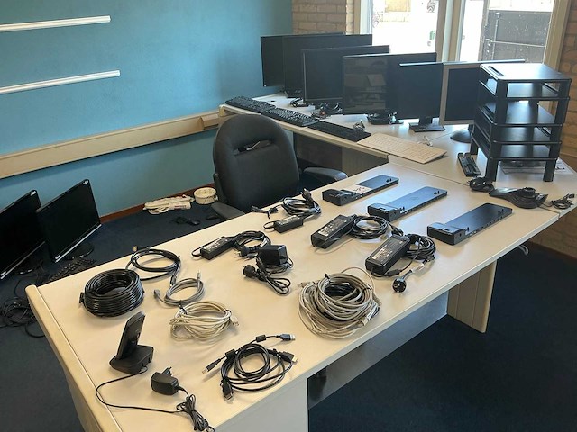 Monitor (8x) - afbeelding 1 van  5