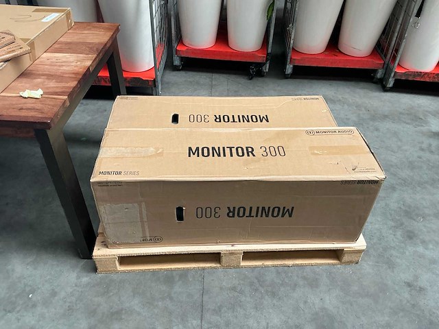Monitor audio monitor 300 black vloerstaande speaker set - afbeelding 2 van  3