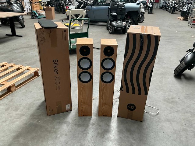 Monitor audio silver 200 7g ash vloerstaande speaker set - afbeelding 1 van  5