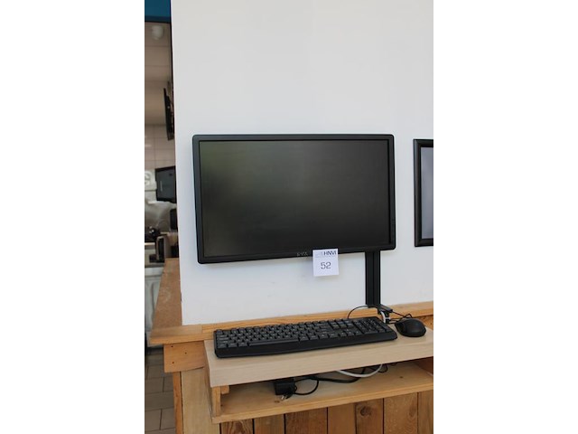 Monitor dell met toetsenbord en muis. - afbeelding 2 van  2