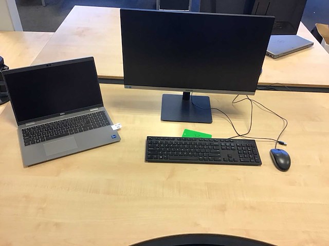 Monitor en laptop - afbeelding 1 van  5