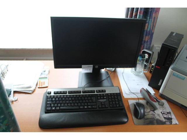 Monitor hp 23 inch met toetsenbord en muis. - afbeelding 1 van  2