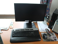Monitor hp 23 inch met toetsenbord en muis. - afbeelding 1 van  2