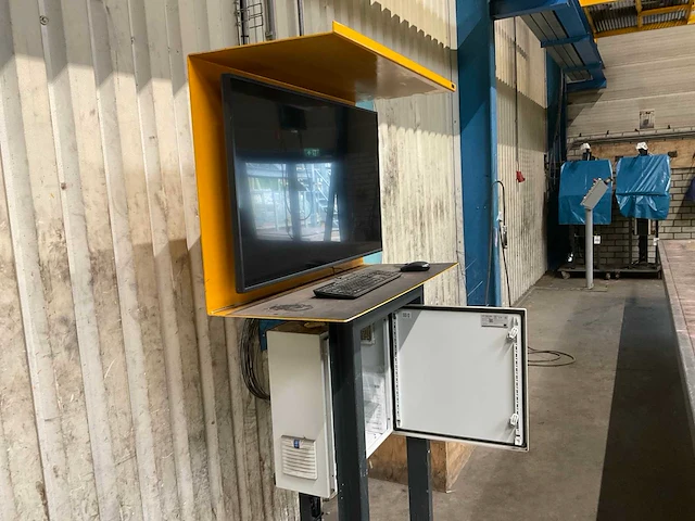 Monitor in verrijdbaar frame - afbeelding 2 van  5