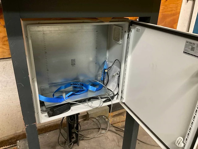 Monitor in verrijdbaar frame - afbeelding 4 van  5