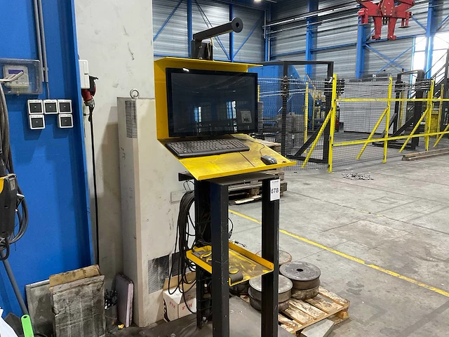 Monitor in verrijdbaar frame - afbeelding 2 van  5