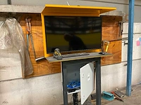 Monitor in verrijdbaar frame