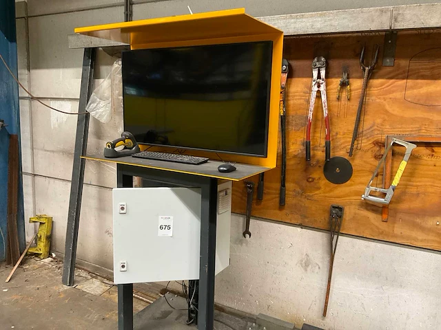 Monitor in verrijdbaar frame - afbeelding 3 van  5