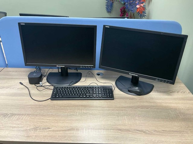 Monitor met dockingstation (12x) - afbeelding 9 van  11