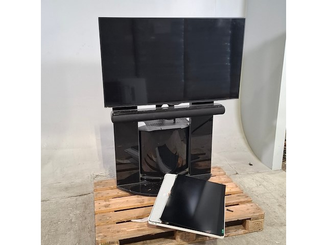 Monitor op standaard en 1x monitor (defect), panasonic, tx-48cx400e - afbeelding 1 van  11