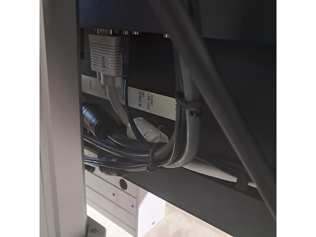 Monitor op standaard, i3touch, v7004 t10 v-sense - afbeelding 13 van  13