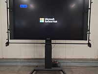 Monitor op standaard, microsoft, 1596