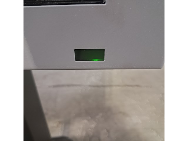 Monitor op standaard - afbeelding 3 van  10