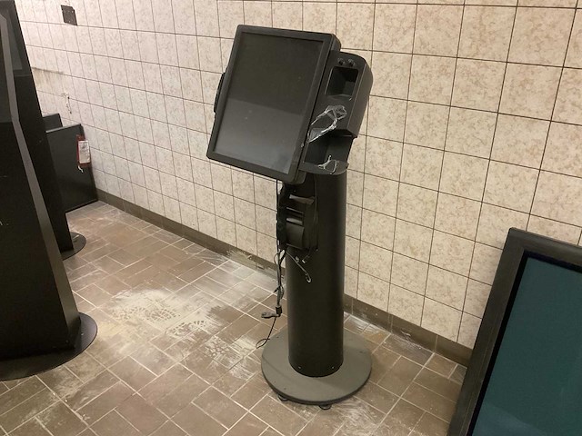 Monitor op zuil - afbeelding 2 van  4