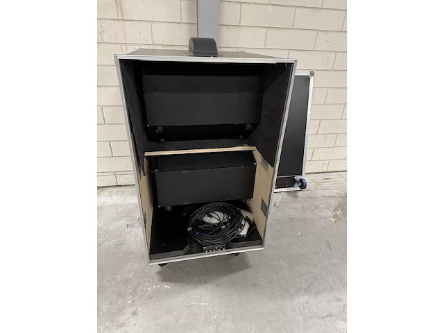 Monitor set in flightcase - afbeelding 9 van  25