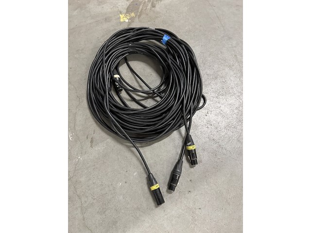 Monitor set in flightcase - afbeelding 13 van  25