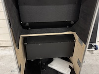 Monitor set in flightcase - afbeelding 14 van  25
