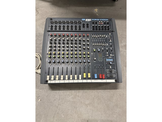 Monitor set in flightcase - afbeelding 12 van  25