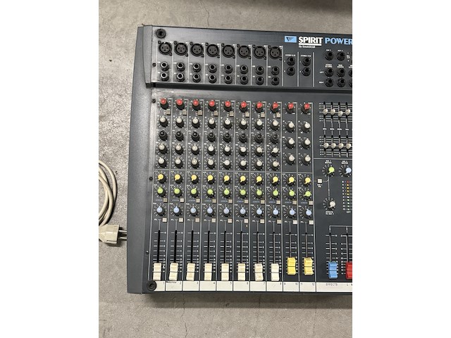 Monitor set in flightcase - afbeelding 20 van  25