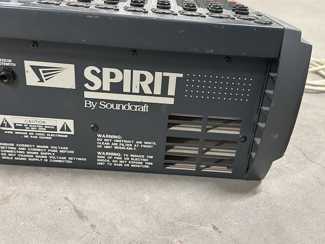 Monitor set in flightcase - afbeelding 23 van  25