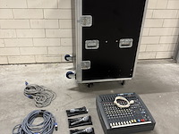 Monitor set in flightcase - afbeelding 25 van  25