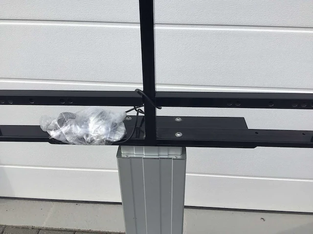 Monitor standaard motorisch in hoogte verstelbaar inclusief montage beugels - afbeelding 3 van  5