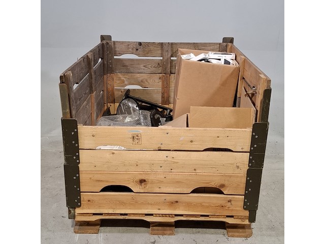 Monitorarmen, laptoptassen en lege telefoondoosjes - afbeelding 1 van  7