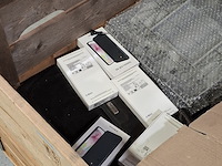 Monitorarmen, laptoptassen en lege telefoondoosjes - afbeelding 4 van  7