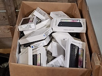 Monitorarmen, laptoptassen en lege telefoondoosjes - afbeelding 6 van  7