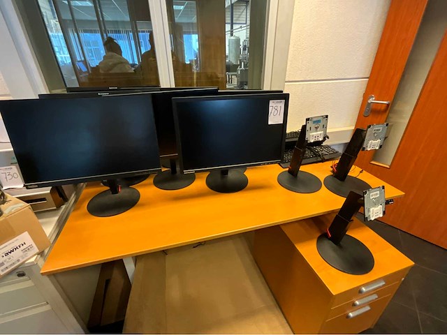 Monitors en divers - afbeelding 1 van  3