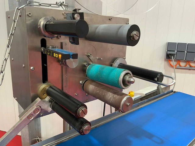 Monk conveyors l1 bovenlabelmachine - afbeelding 3 van  11
