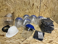 Monnikskappen en gelaatsschermen