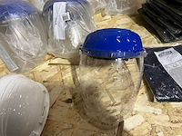 Monnikskappen en gelaatsschermen - afbeelding 2 van  6