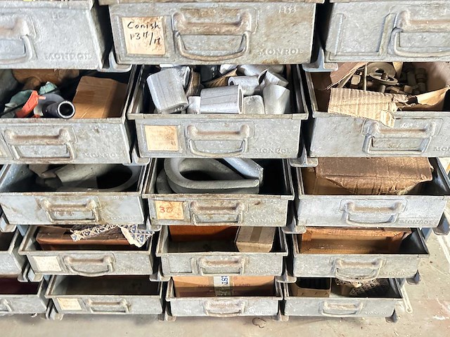 Monroe - tote pan rack met inhoud - afbeelding 3 van  8