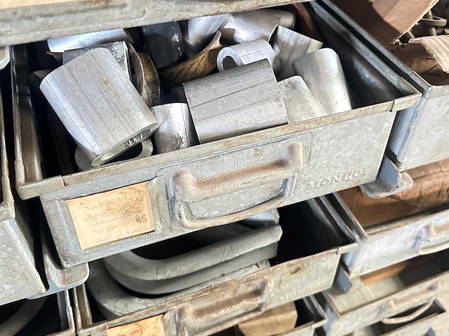 Monroe - tote pan rack met inhoud - afbeelding 5 van  8