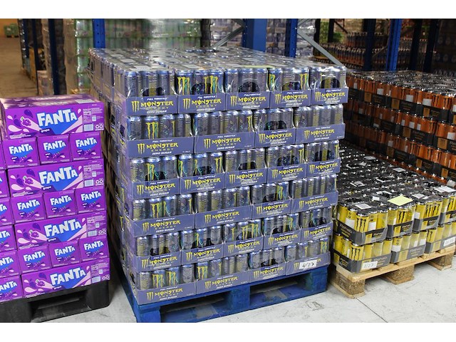 Monster energy full trottle 1368 blikken tht 4-2027. bod is inclusief 205,20 euro statiegeldwaarde - afbeelding 1 van  2