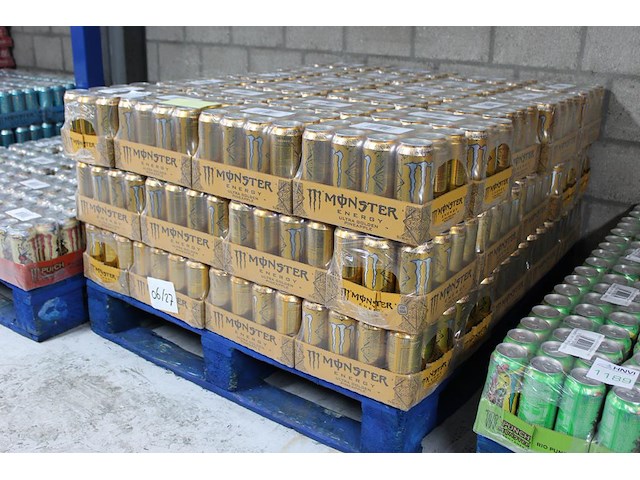 Monster energy golden pineapple 792 blikken tht 6-2027. bod is inclusief 118,80 euro statiegeldwaarde - afbeelding 1 van  2