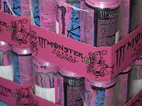 Monster energy ultra fantasy ruby red 48 blikken met tht 5-2027. bod is inclusief 7,20 euro statiegeldwaarde - afbeelding 2 van  2