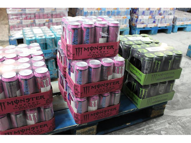 Monster energy ultra fantasy ruby red 60 blikken met tht 5-2027. bod is inclusief 9 euro statiegeldwaarde - afbeelding 1 van  2