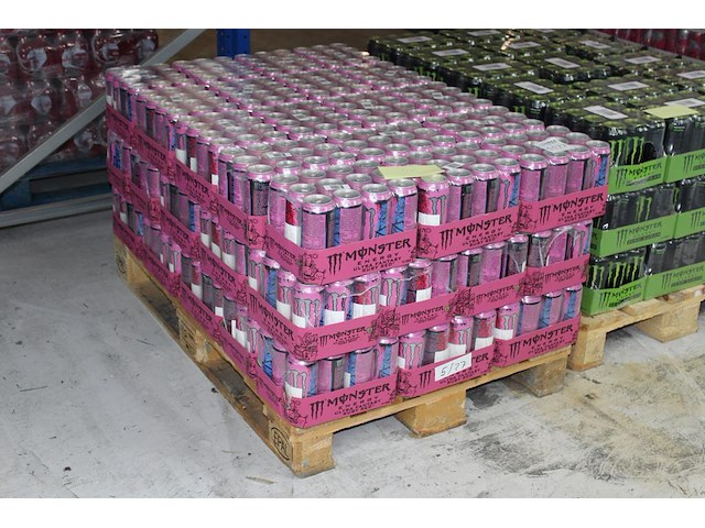 Monster energy ultra fantasy ruby red 648 blikken met tht 5-2027. bod is inclusief 97,20 euro statiegeldwaarde - afbeelding 2 van  2