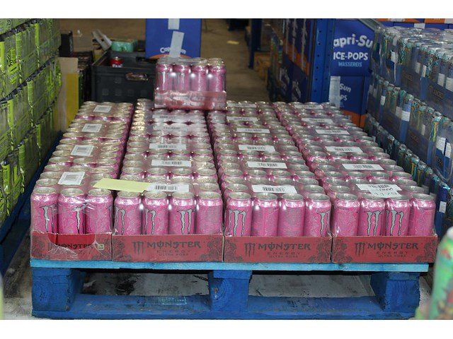 Monster energy ultra rosa 240 blikken tht 4-2027. bod is inclusief 36 euro statiegeldwaarde - afbeelding 1 van  2