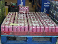 Monster energy ultra rosa 240 blikken tht 4-2027. bod is inclusief 36 euro statiegeldwaarde - afbeelding 1 van  2