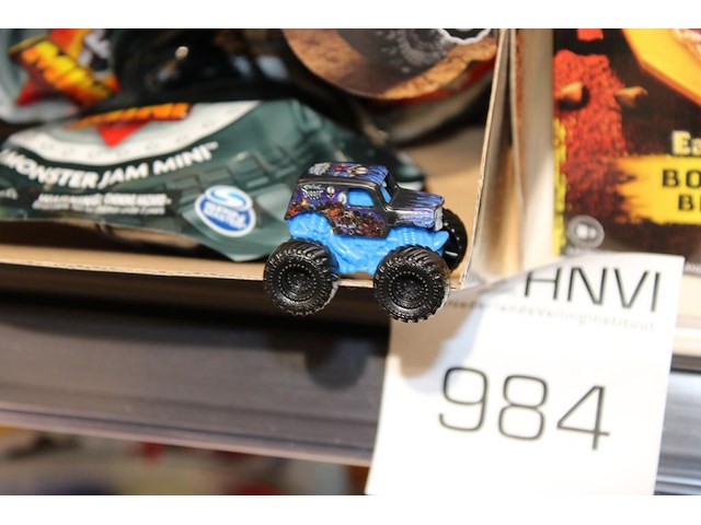 Monster jam mini wagentjes in twee dozen. - afbeelding 2 van  2