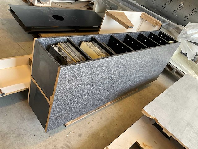 Monster kast - afbeelding 1 van  2