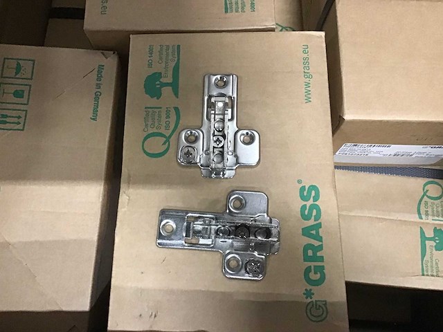 Montageplaat met 3-puntsbevestiging (3.000 stuks) - afbeelding 1 van  3