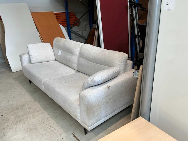 Montel stoffen sofa op metalen onderstel - afbeelding 3 van  9