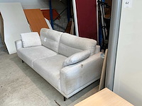 Montel stoffen sofa op metalen onderstel - afbeelding 3 van  9