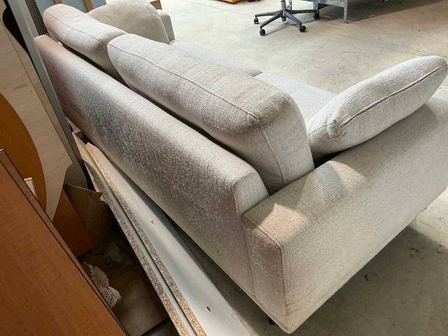 Montel stoffen sofa op metalen onderstel - afbeelding 6 van  9